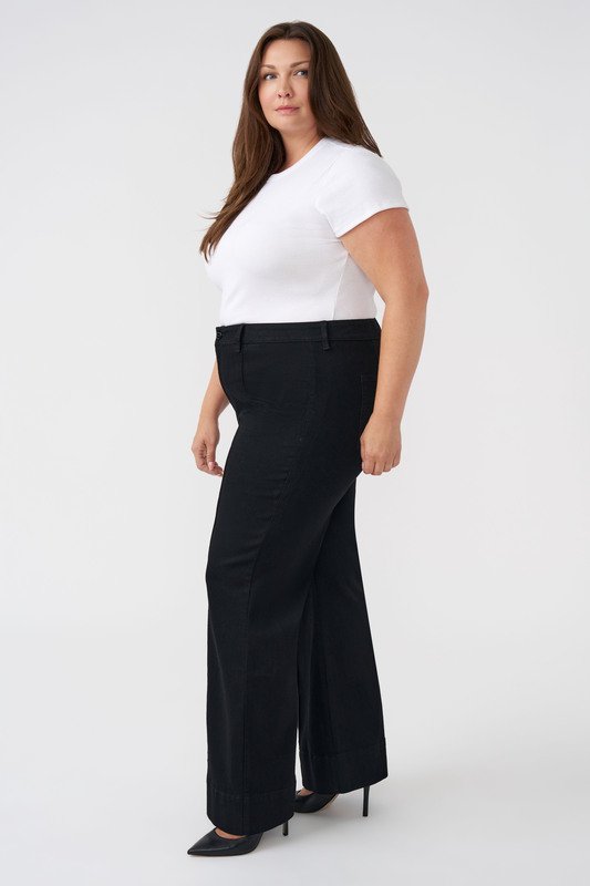 Women at Seven7 Jeans