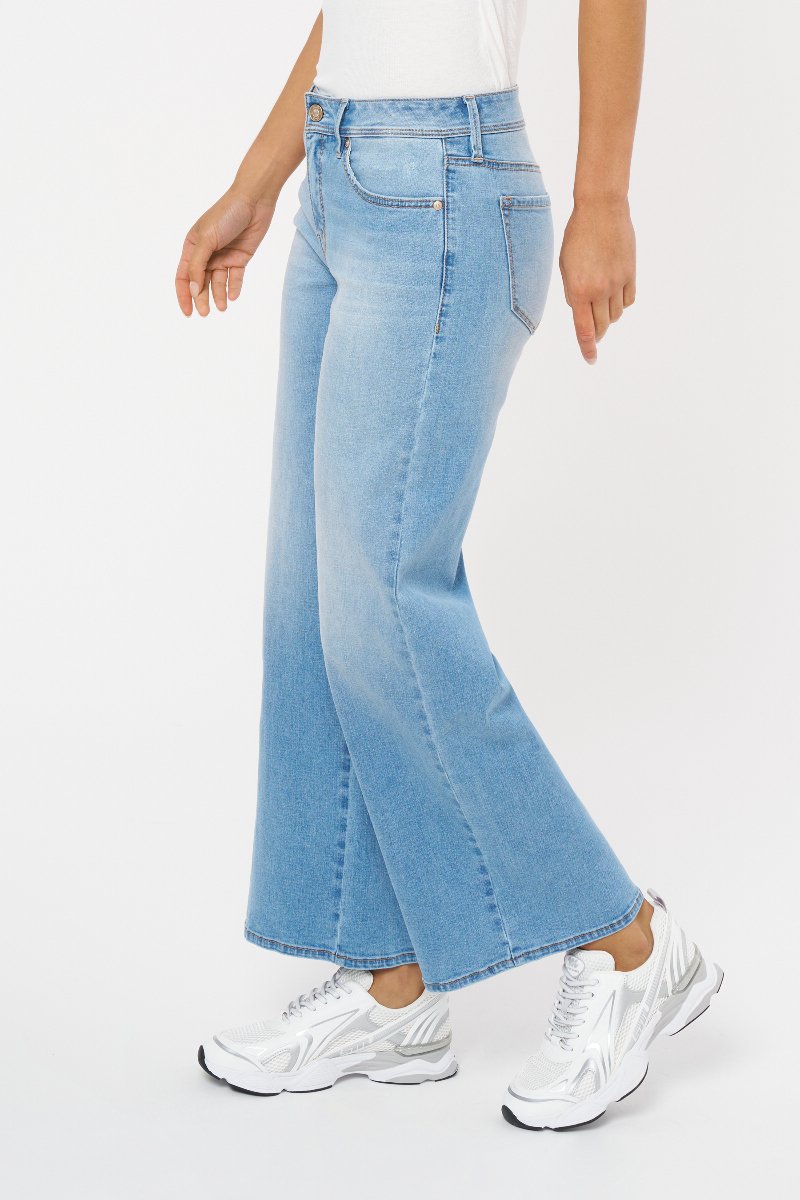 Loose Fit Sneaker Jean at Seven7 Jeans