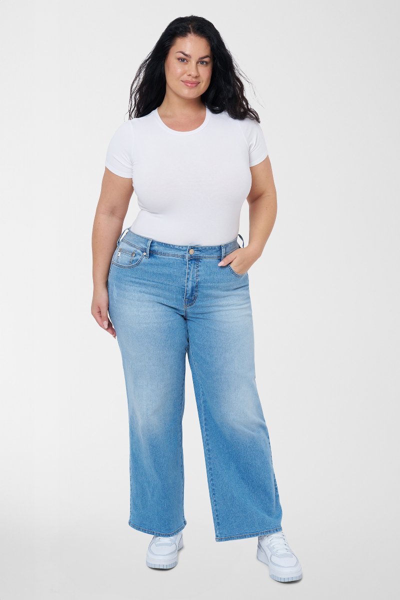Loose Fit Sneaker Jean at Seven7 Jeans